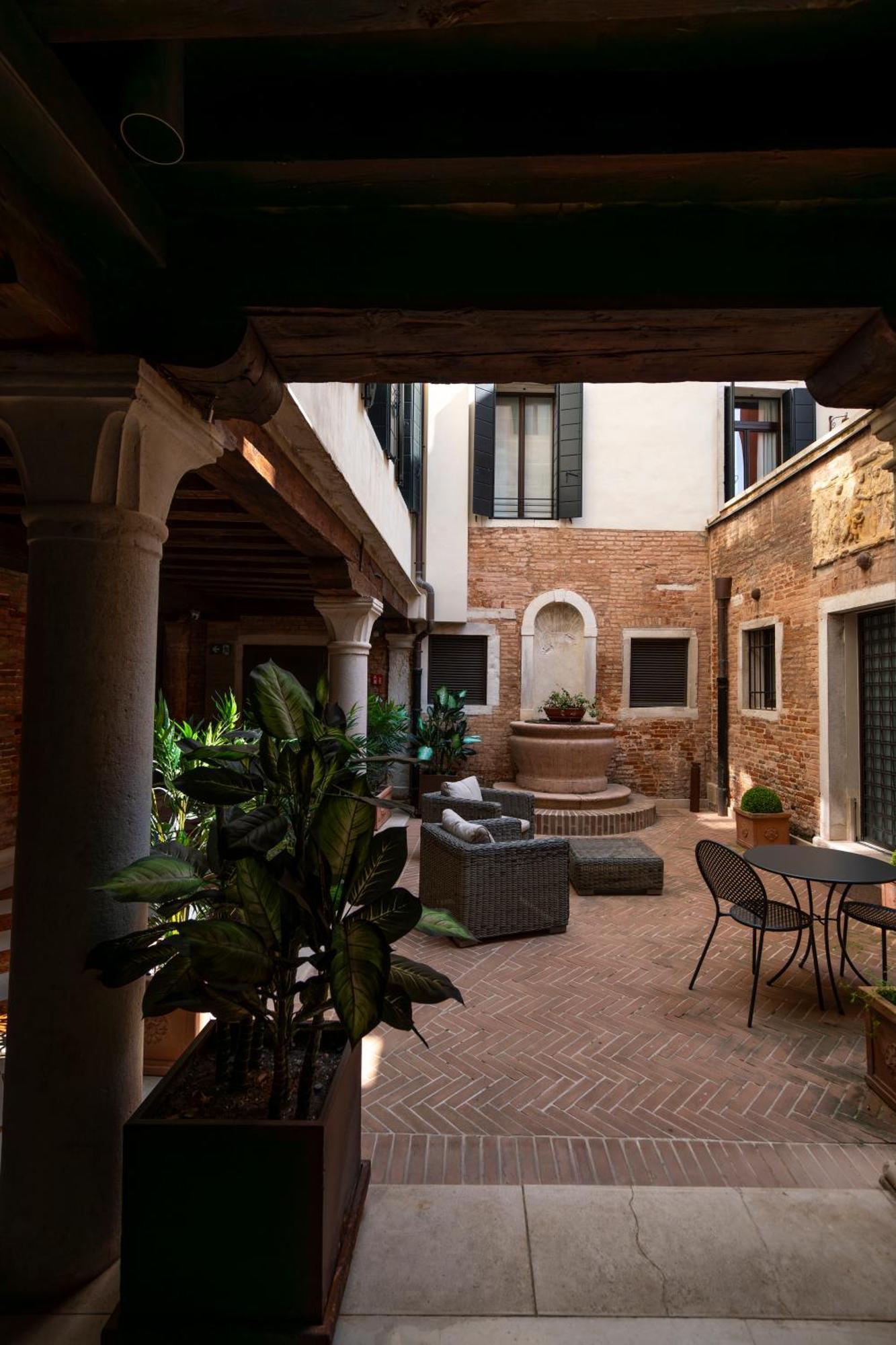 Palazzo Morosini Degli Spezieri - Lifestyle Apartments Venice Luaran gambar